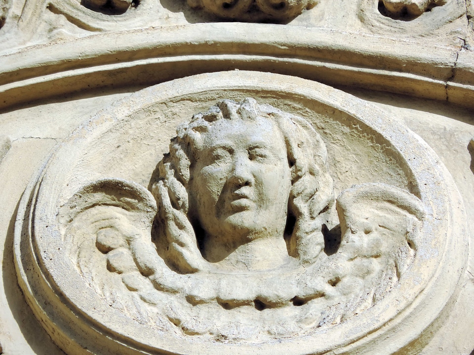 Sculpture ancient statue