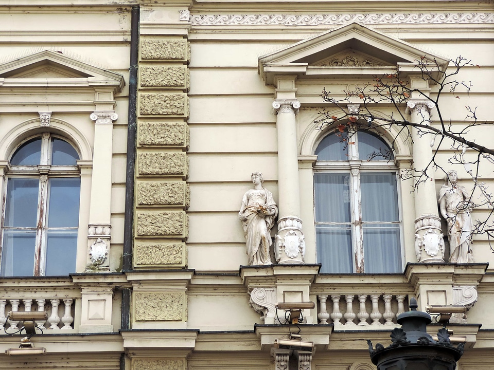 Building balcony architecture