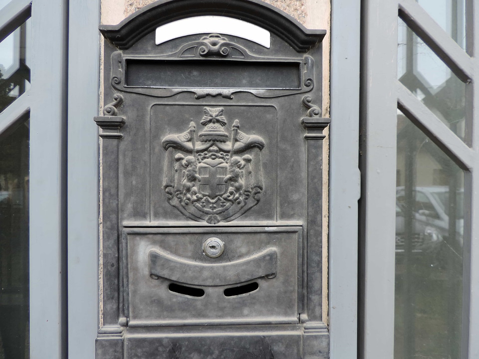 Cast Iron mailbox box