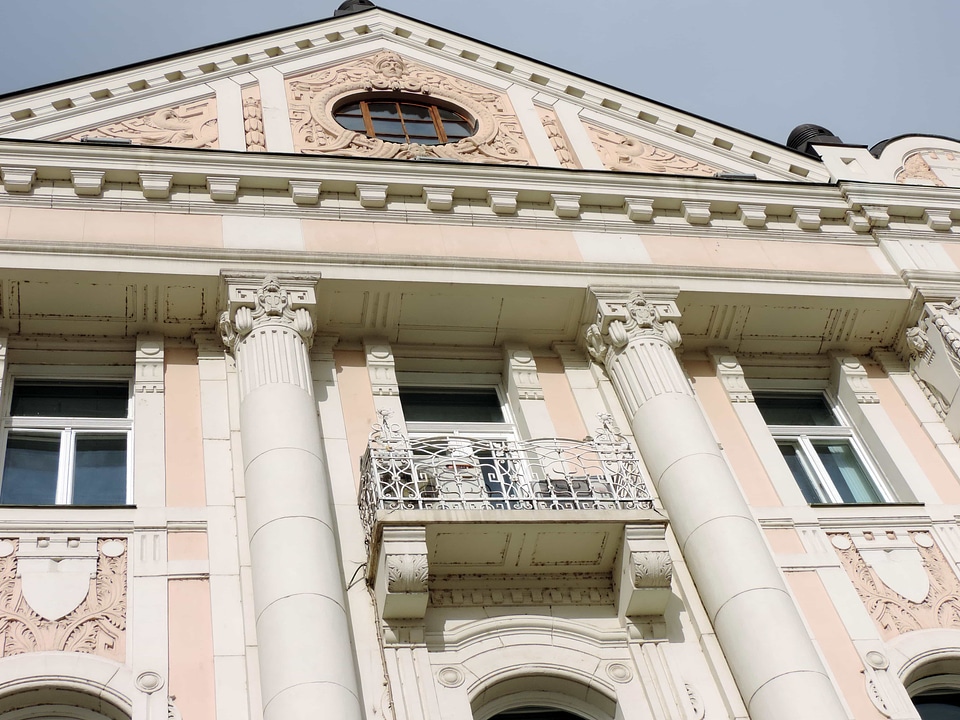 Building facade architecture