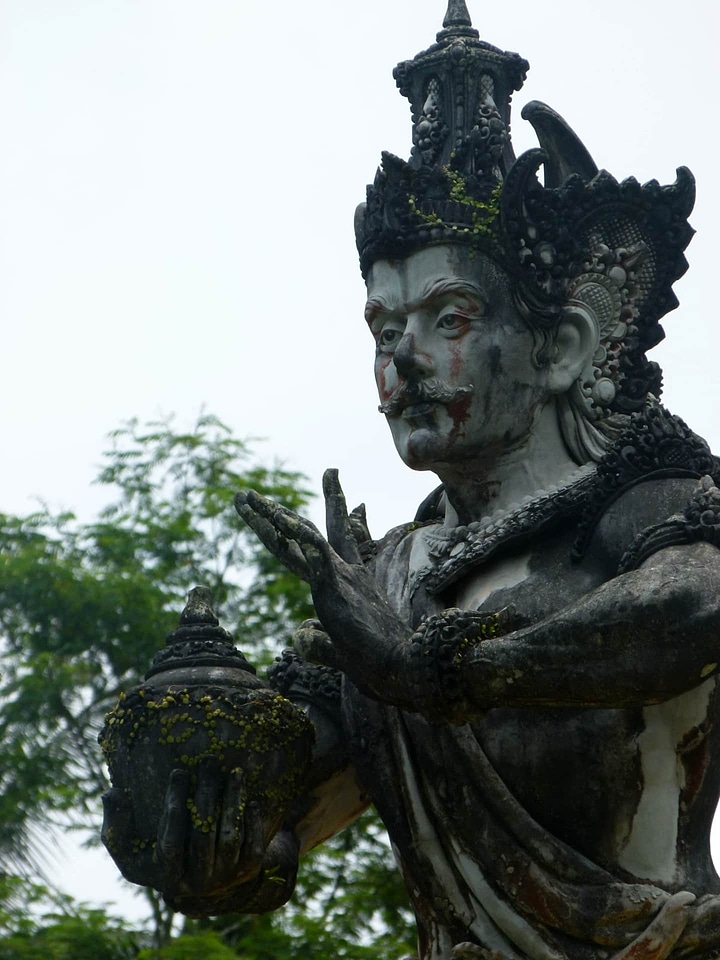 Sculpture art statue