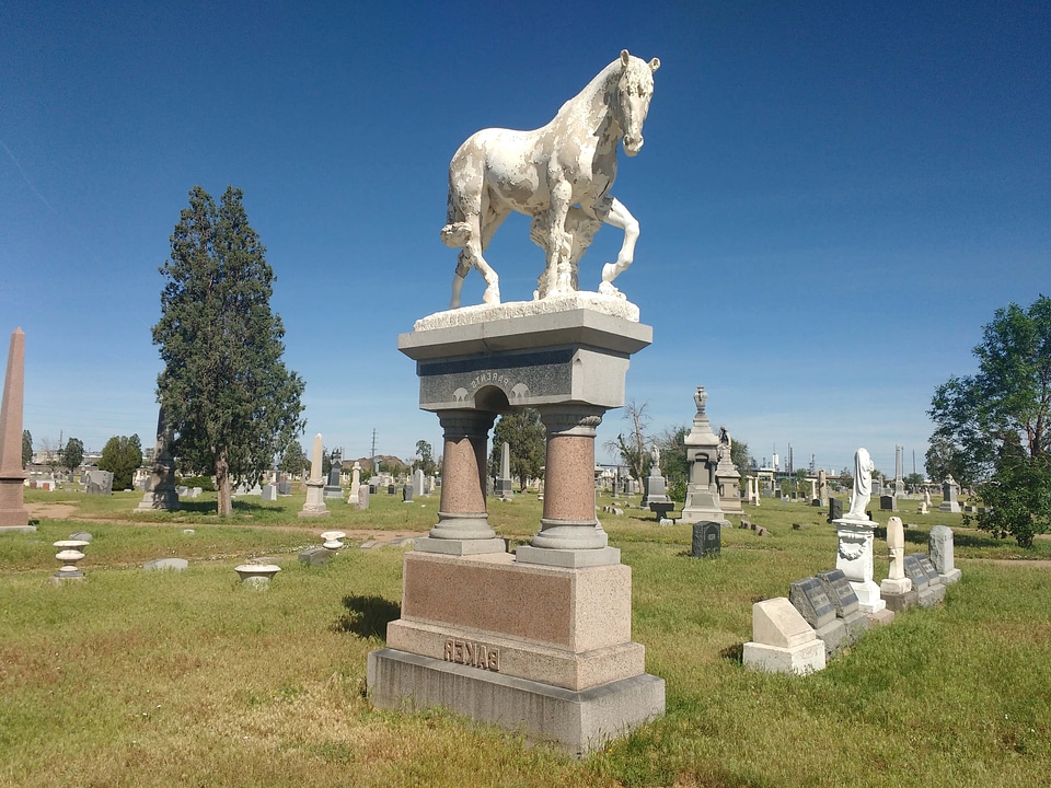 Cemetery sculpture architecture