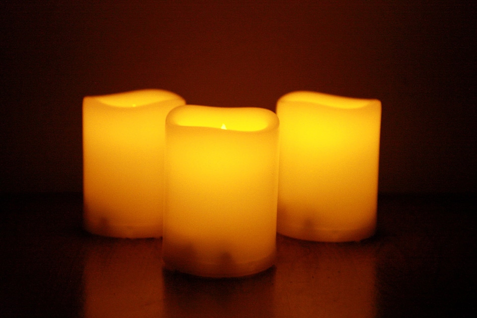 Candlelight shadow candle