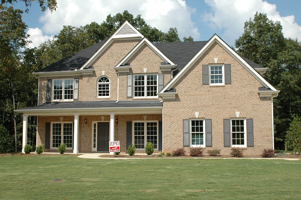 Building lawn estate