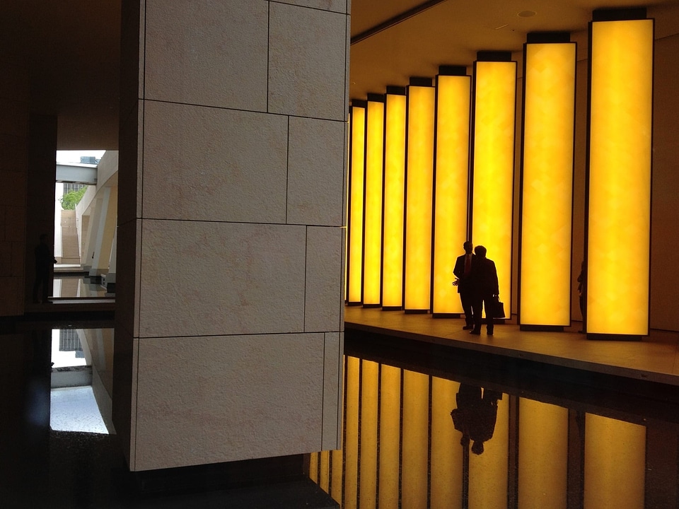 People reflection shadow
