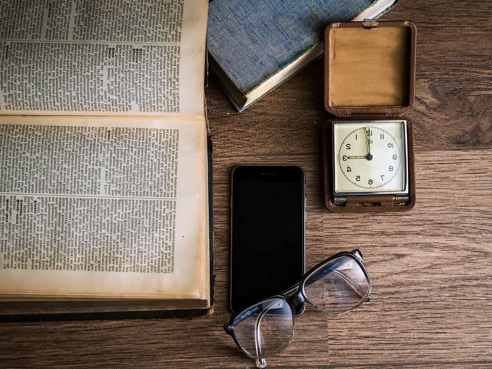 Book cellphone clock