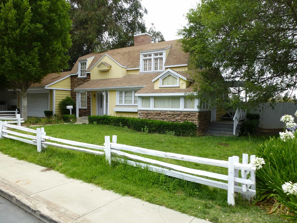 Estate lawn driveway