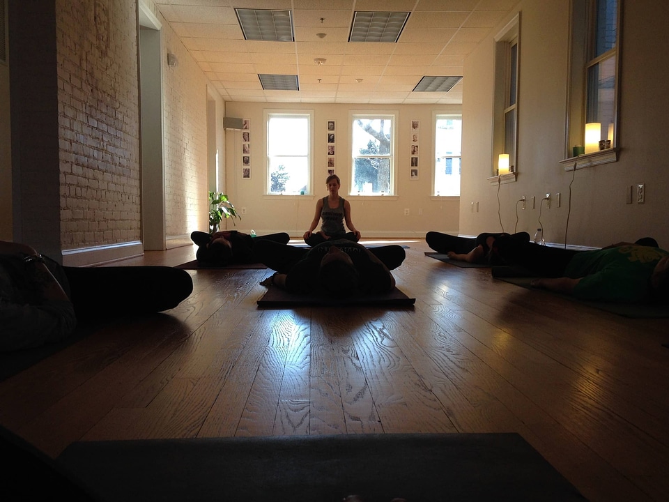 Pretty Girl shadow yoga