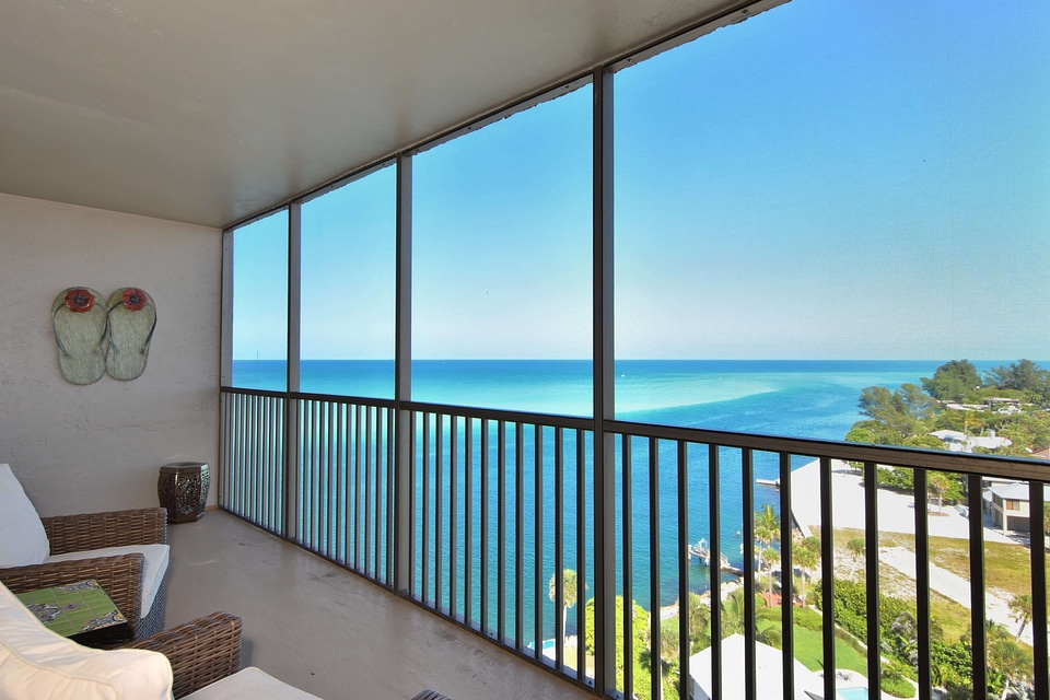Apartment architecture beach