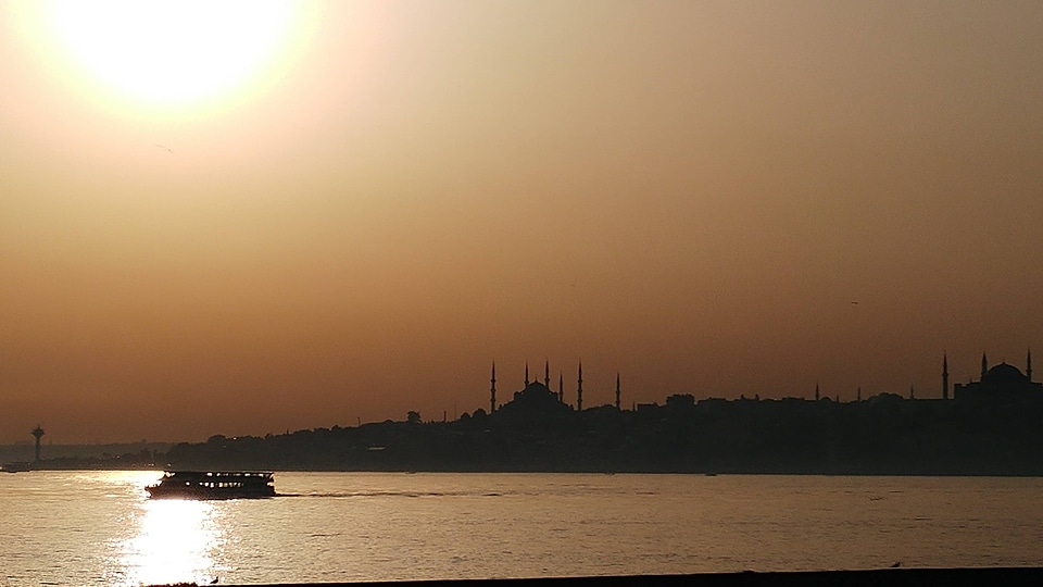 Backlight beach boat