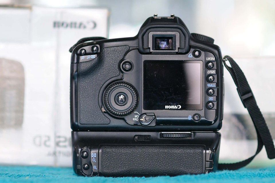 Aperture camera contemporary