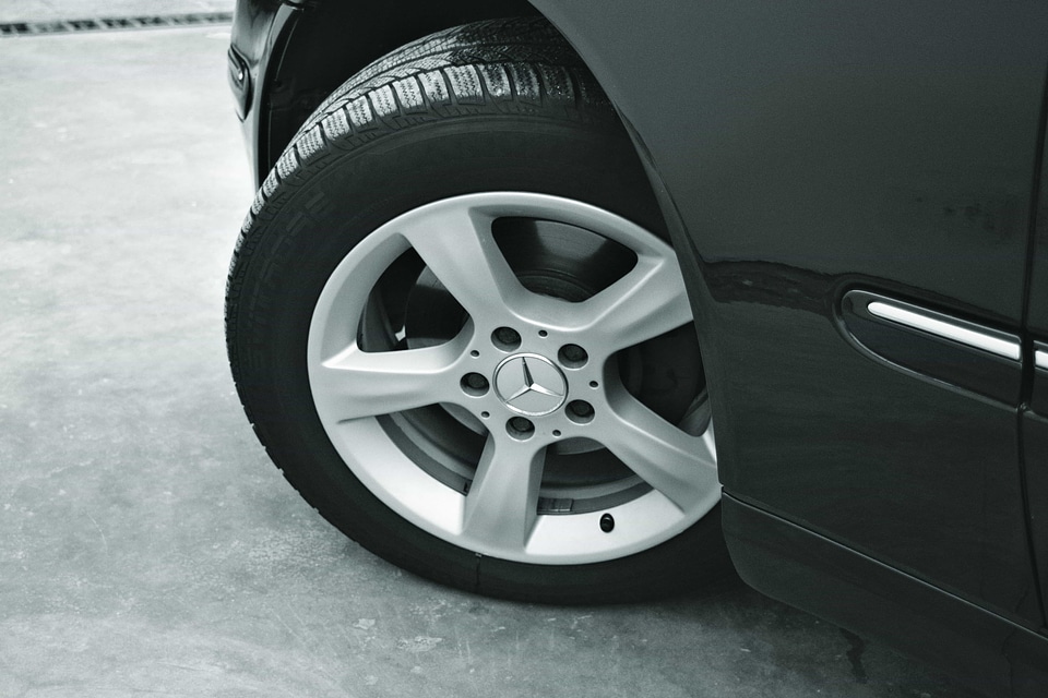 Aluminum automobile automotive