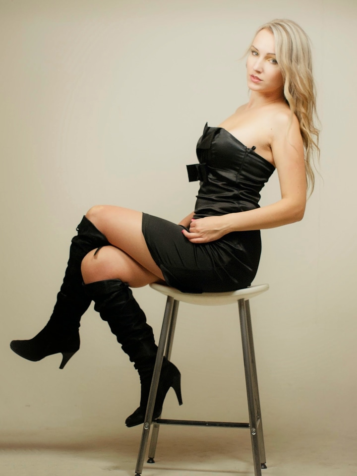 Woman blond blondie