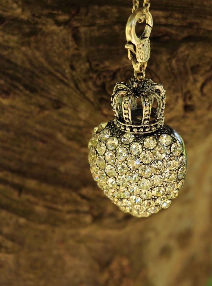 Accessory brilliant crown