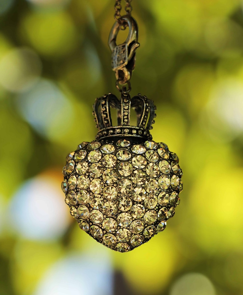 Accessory brilliant crown