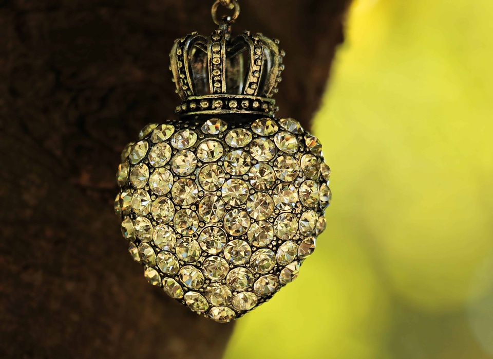 Accessory brilliant crown