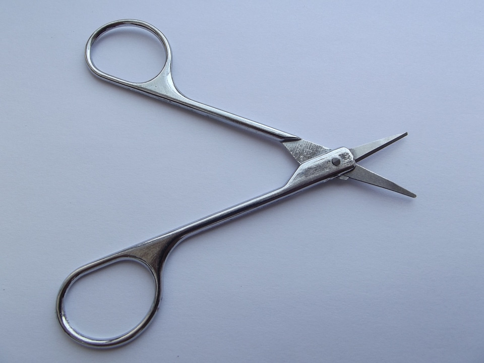 Scissors button court