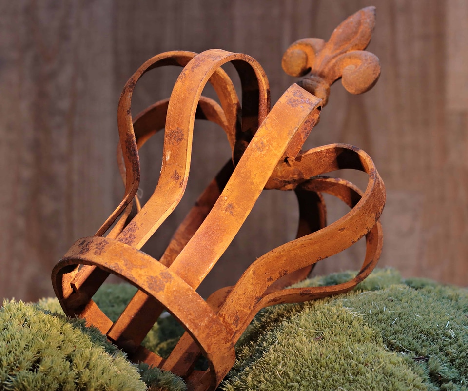 Archeology cast iron crown