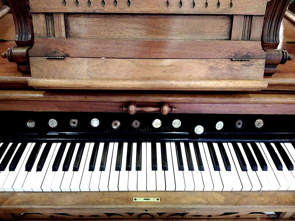 Antique audio chord