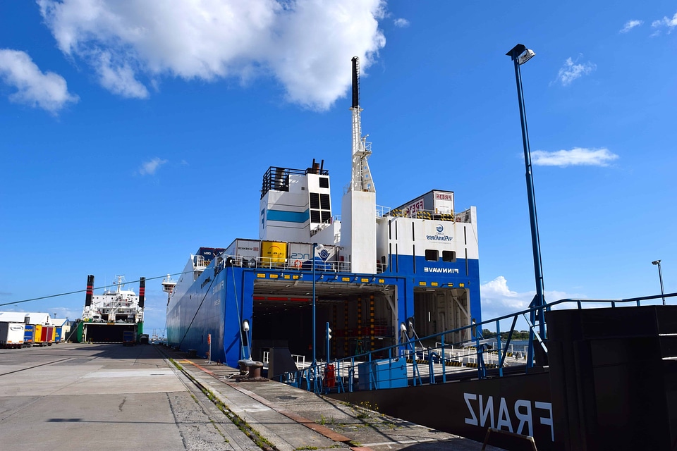 Boat cargo factory