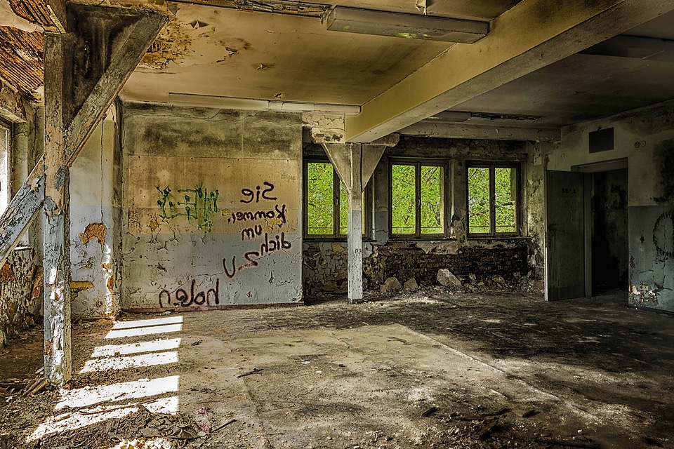 Architecture garage graffiti