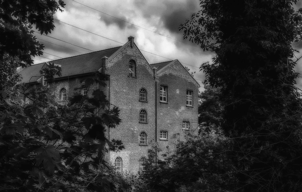 Architecture black and white dark