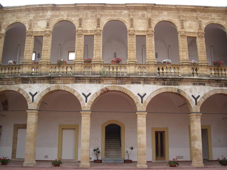 Ancient arch architecture