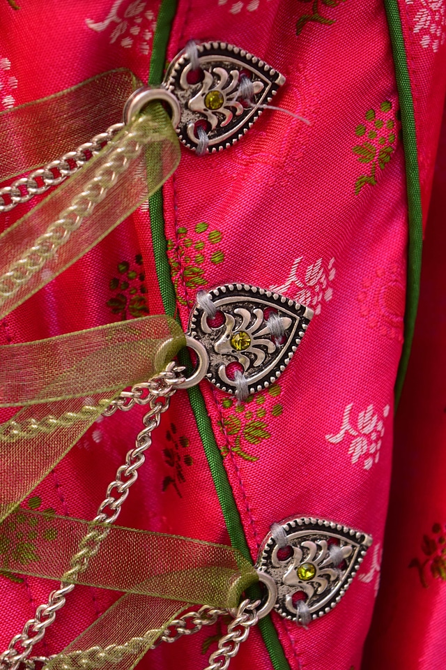 Attire chain cloth