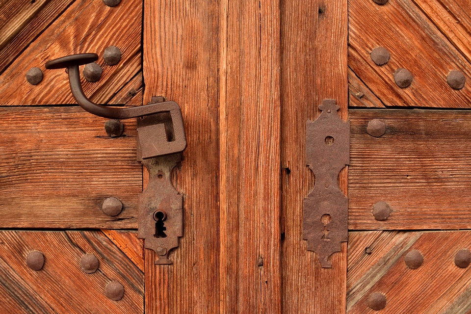 Carpentry door entrance