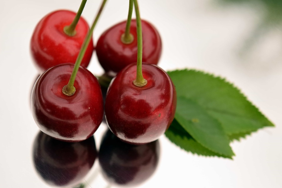 Berry calorie cherry