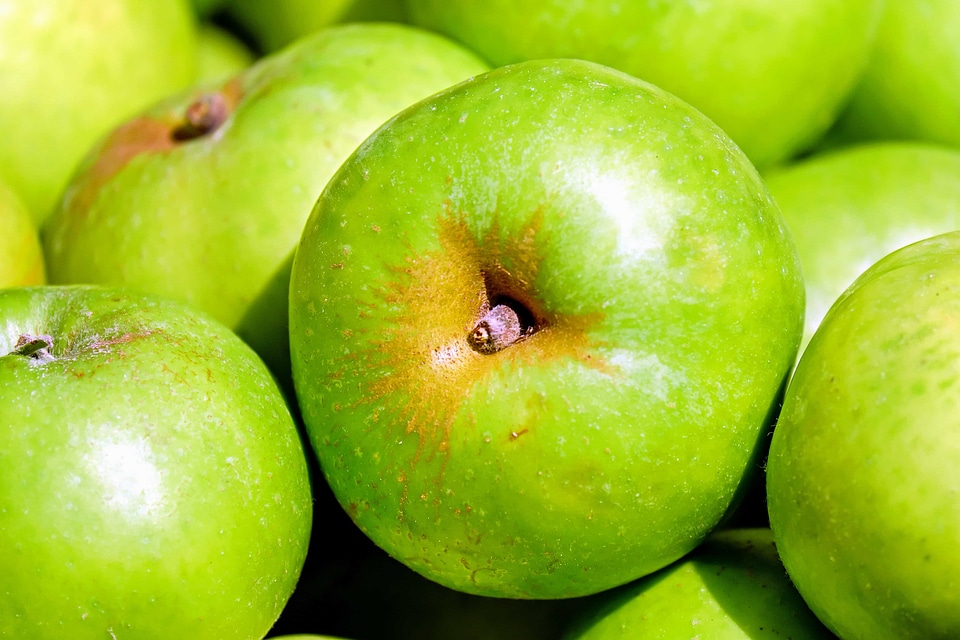 Apple calorie delicious