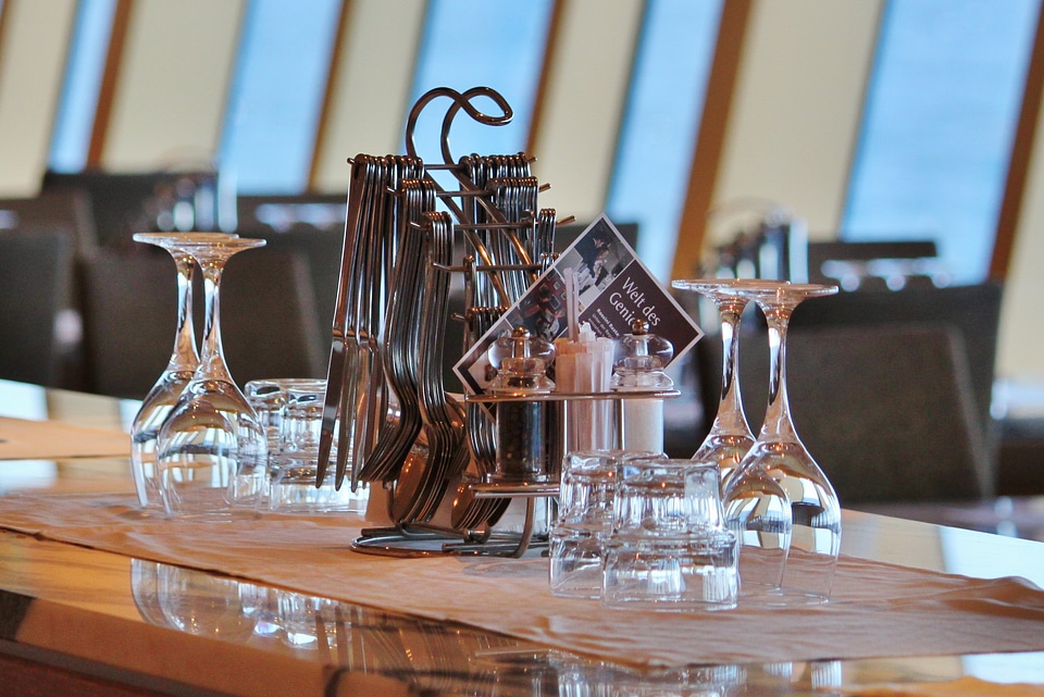 Cutlery glasses drinking glasses