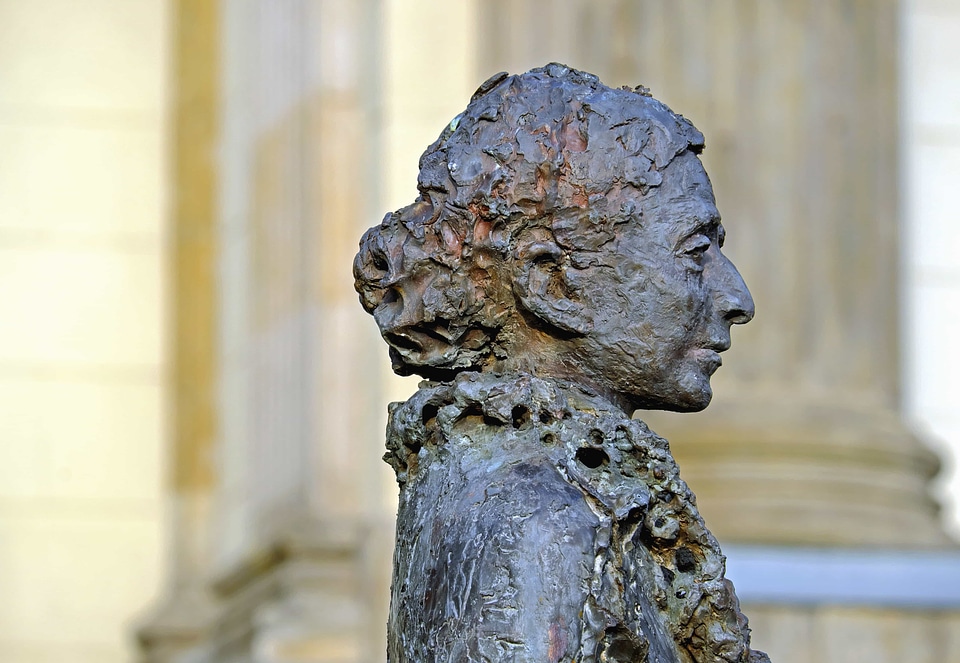 Art bronze head photo