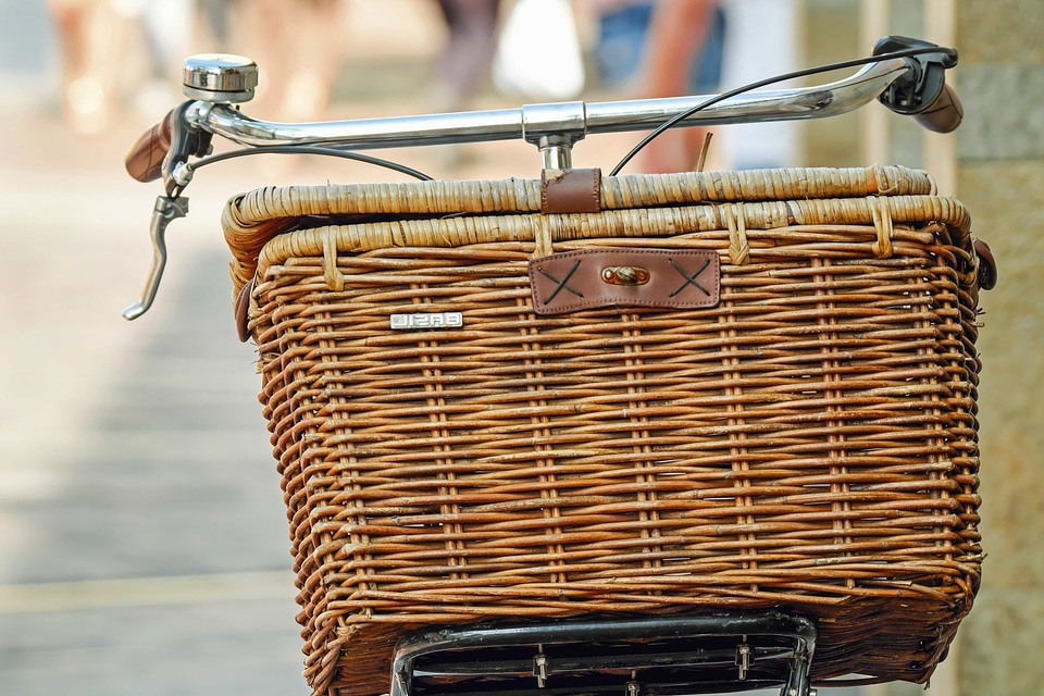Basket bicycle container