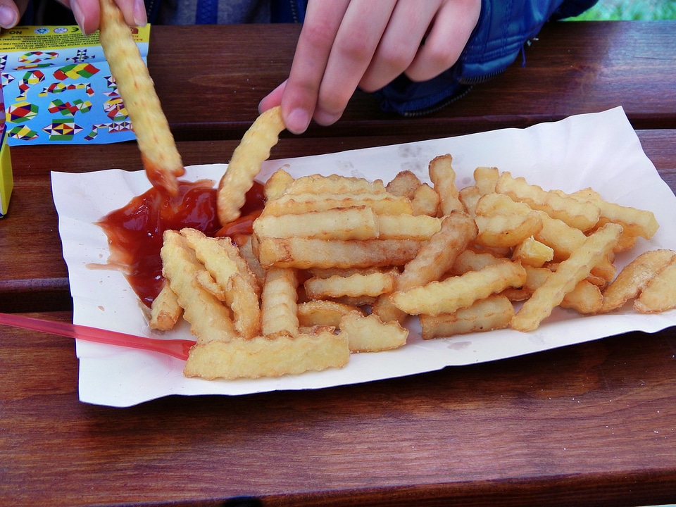 Eating fastfood food