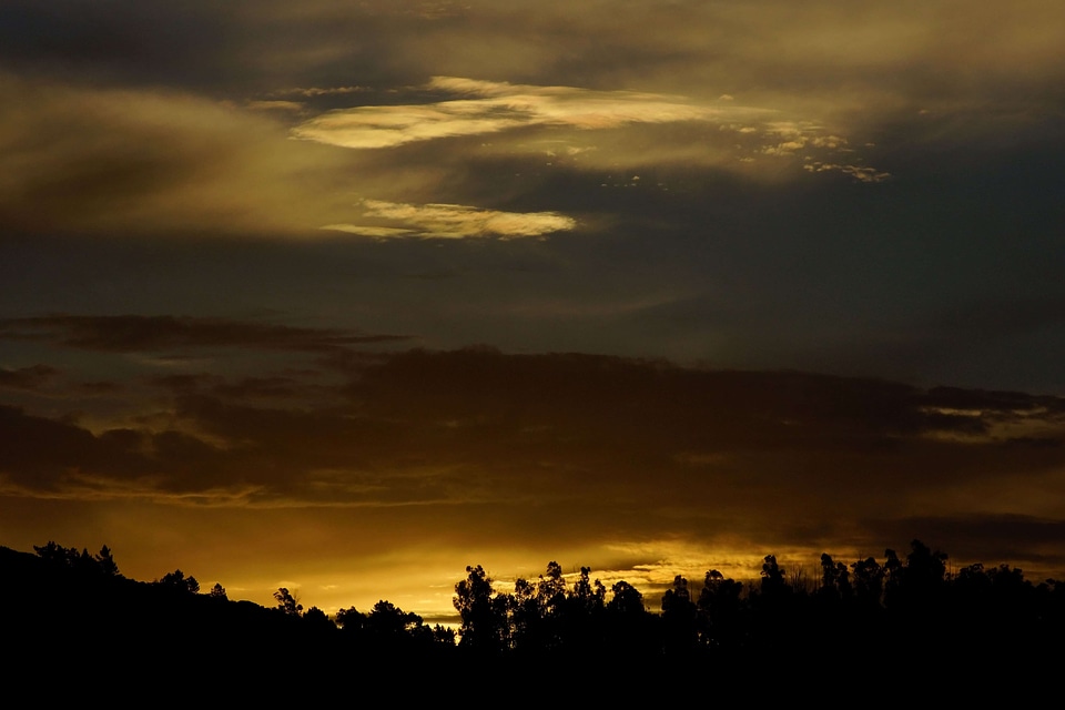 Atmosphere backlight cloud
