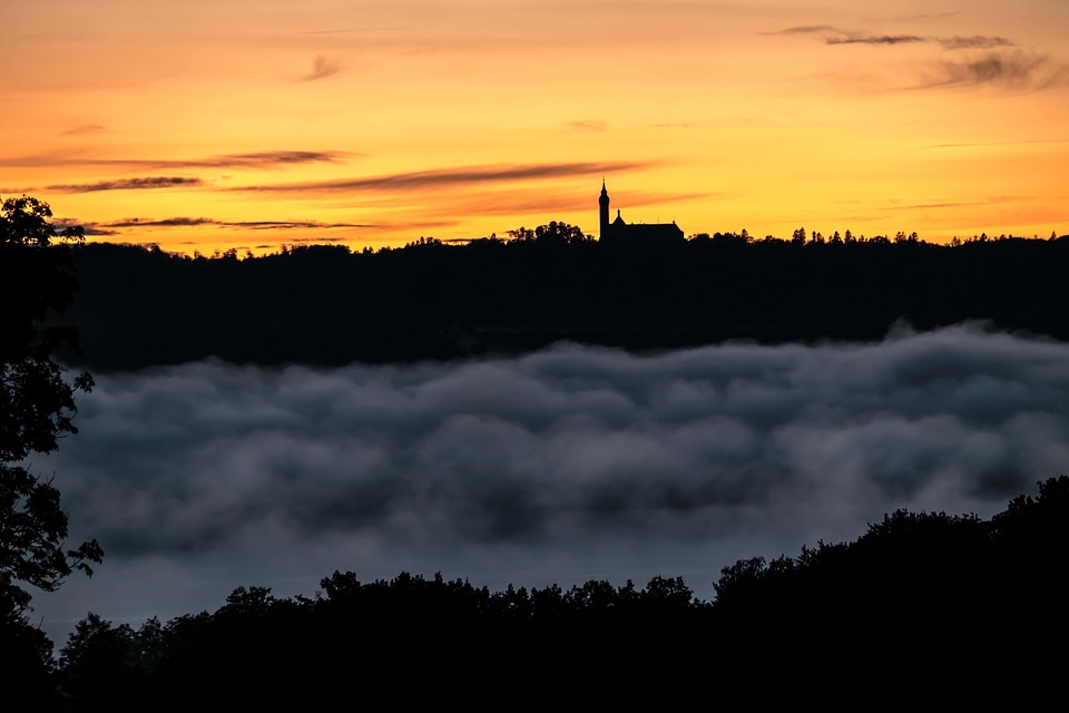 Atmosphere backlight cloud