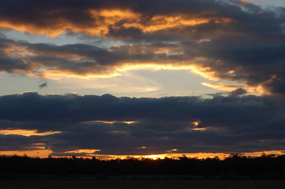 Atmosphere backlight cloud