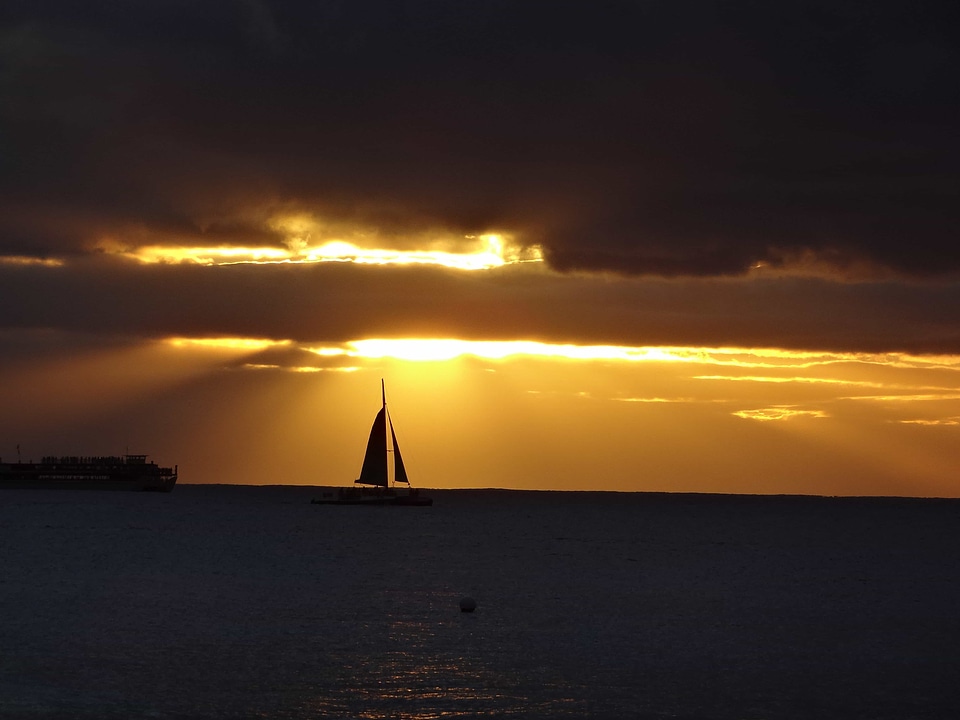Backlight beach boat