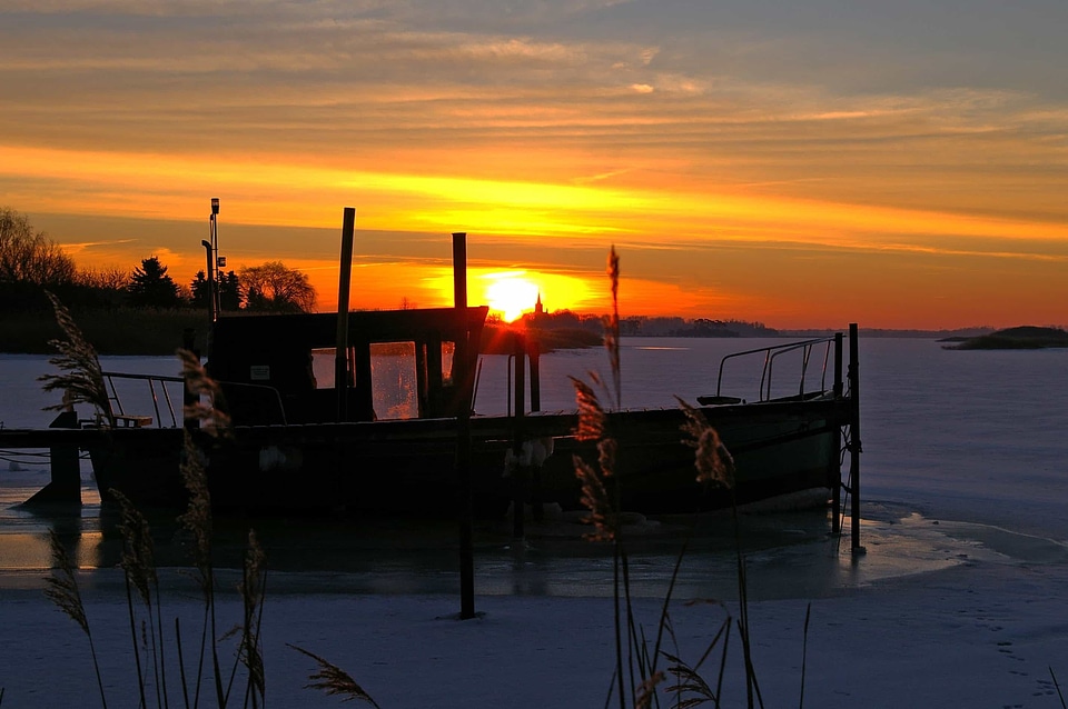 Backlight beach boat
