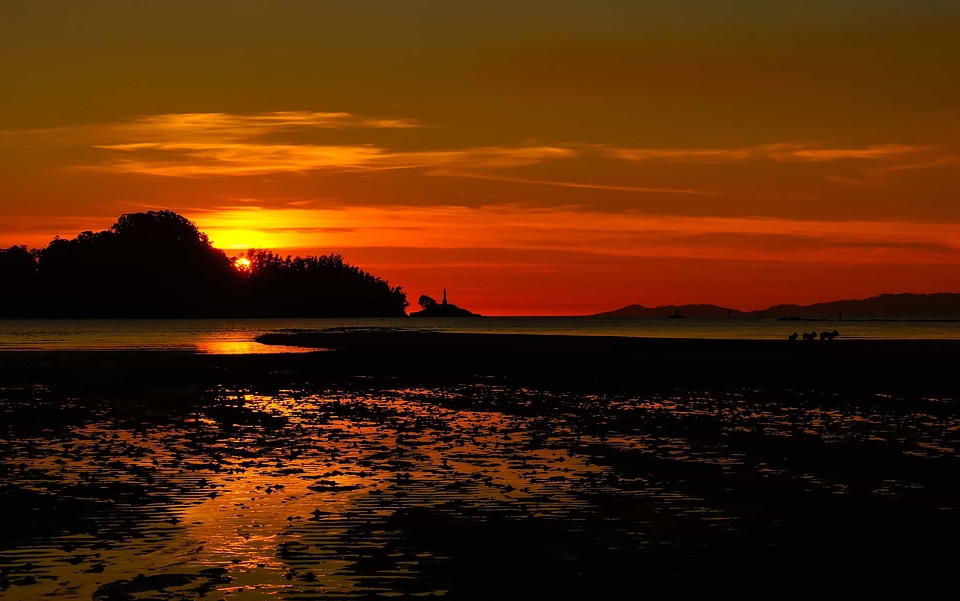 Atmosphere backlight bay