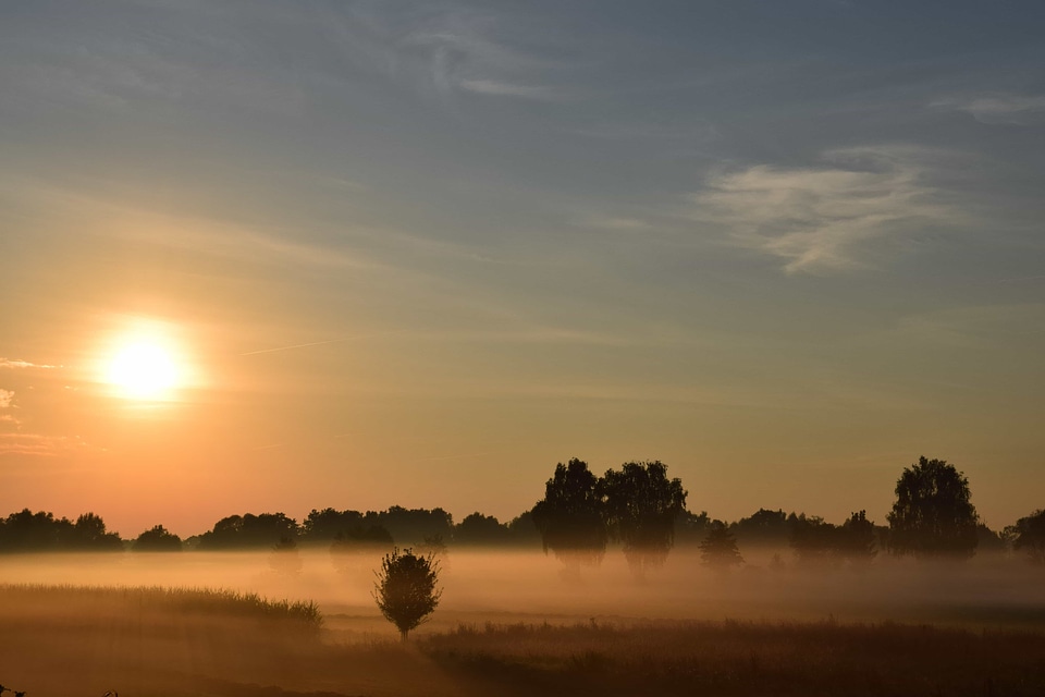 Atmosphere backlight cloud