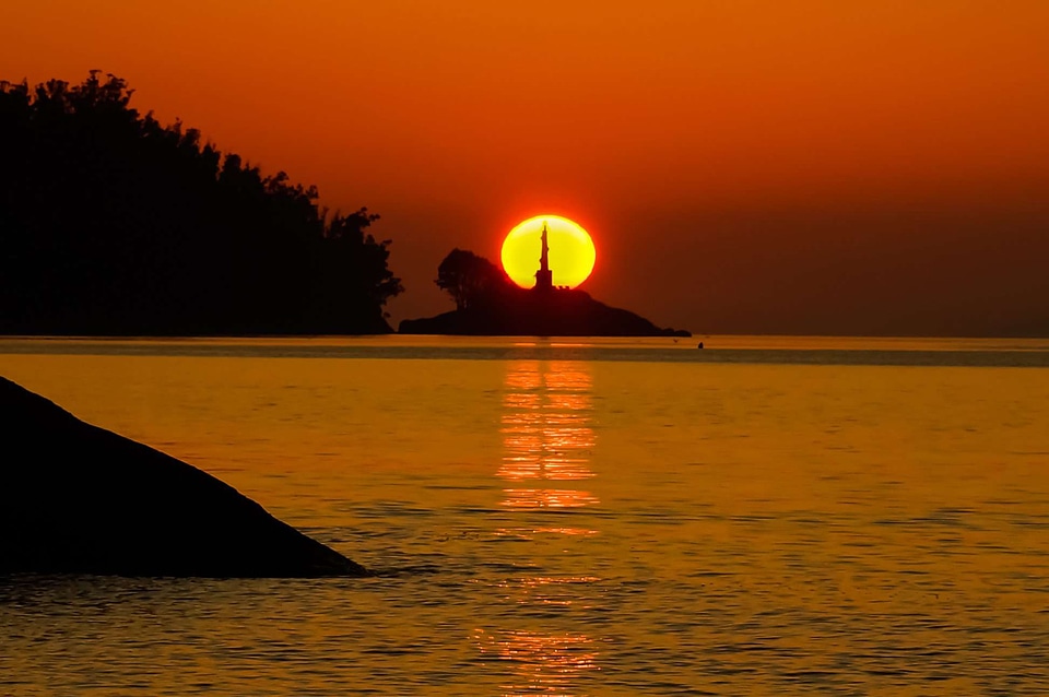 Backlight bay beach photo