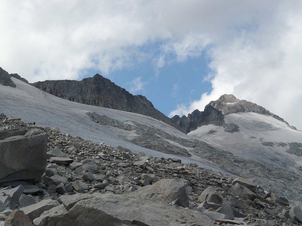 Ascent cliff geology