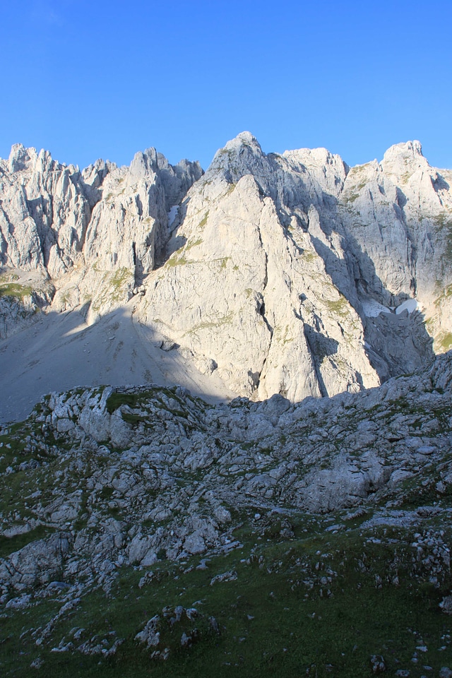 Cliff daylight geology