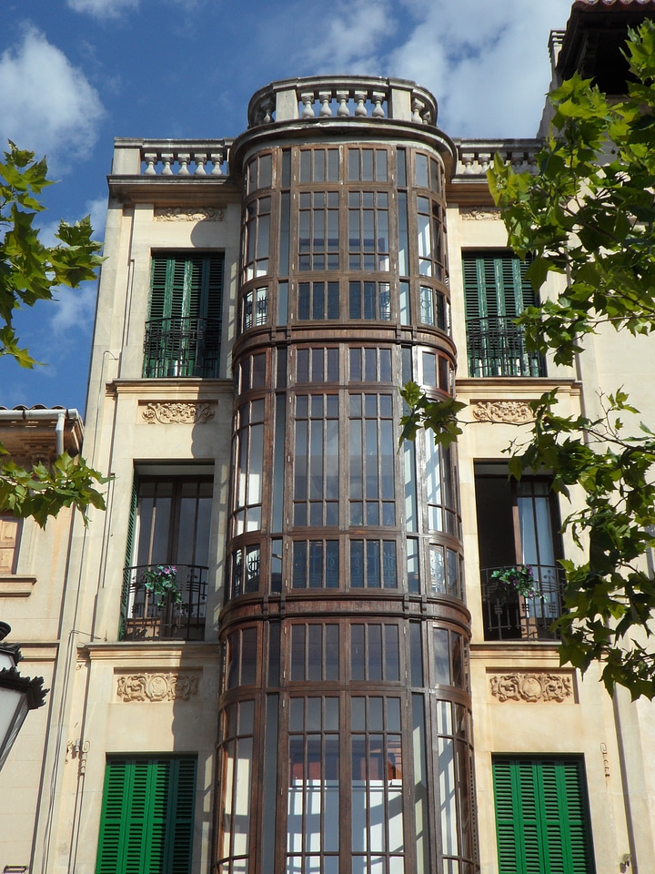 Building facade elevator