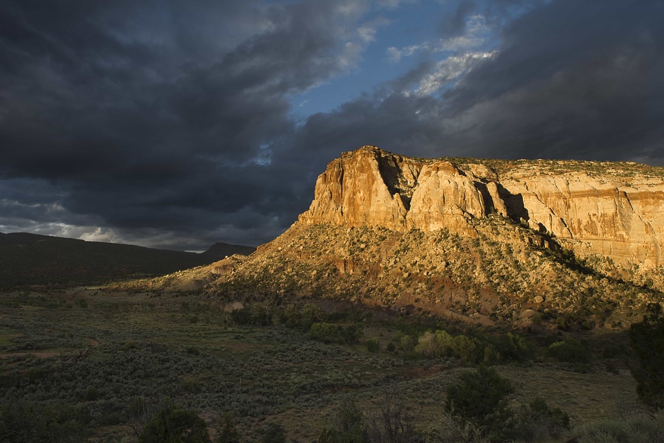 Area canyon cliff photo