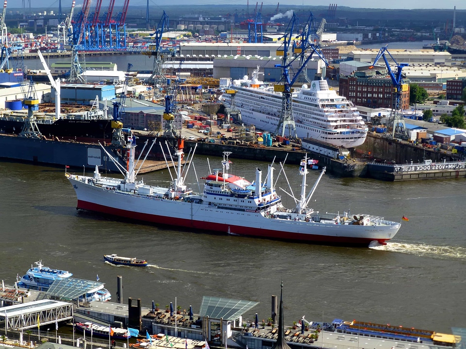 Architecture boat cargo