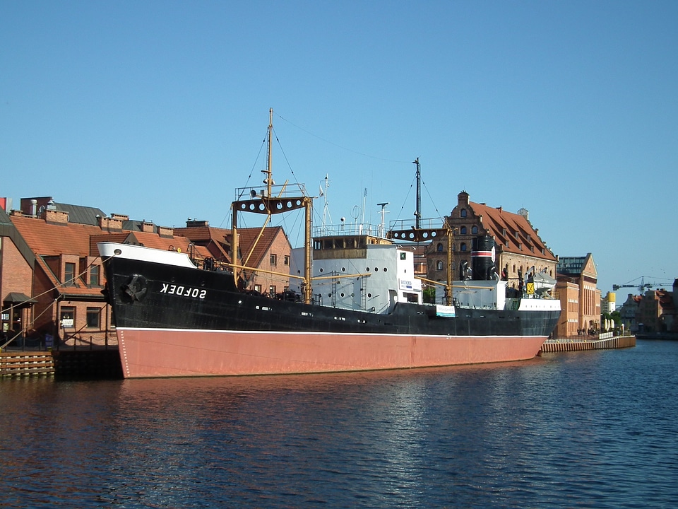 Boat cargo container