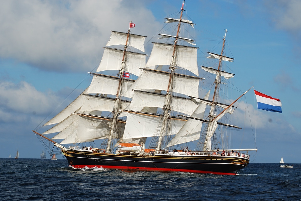 Boat harbor mast